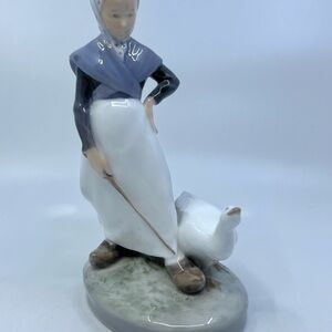 Royal Copenhagen Figurine Girl With A Goose #528